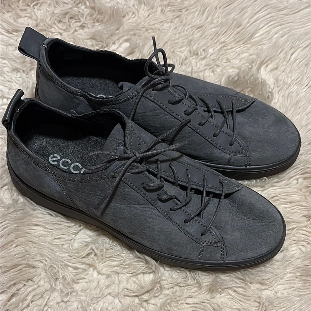 Ecco Shoes - Picture 2 of 5